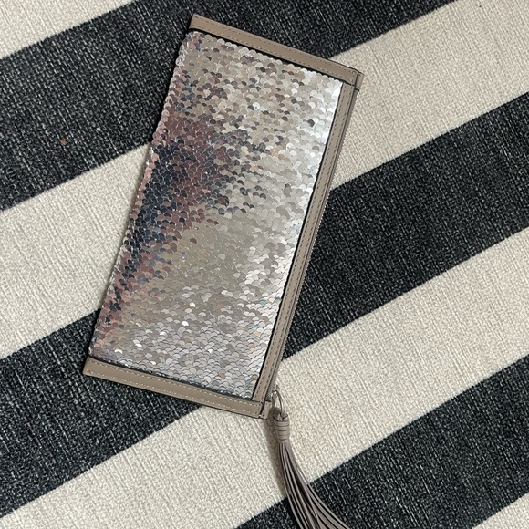SOLD Tory Burch silver sequin wristlet - Picture 3 of 5